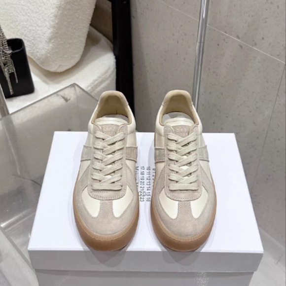 MM6 Maison Martin Margiela Beige and Cream Sneakers - Picture 3 of 9